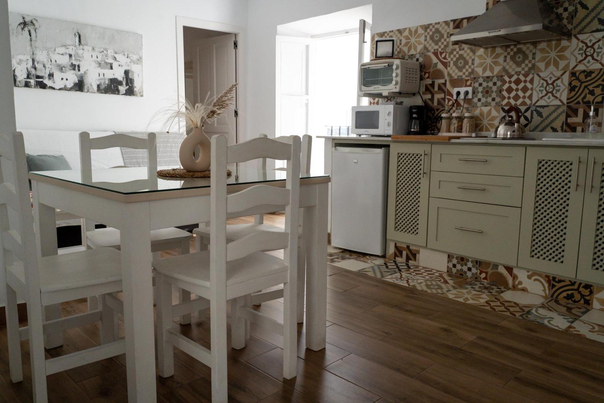 Trafalgar By La Juderia De Vejer - Inside A Typical Andalusian Casa Patio Apartment
